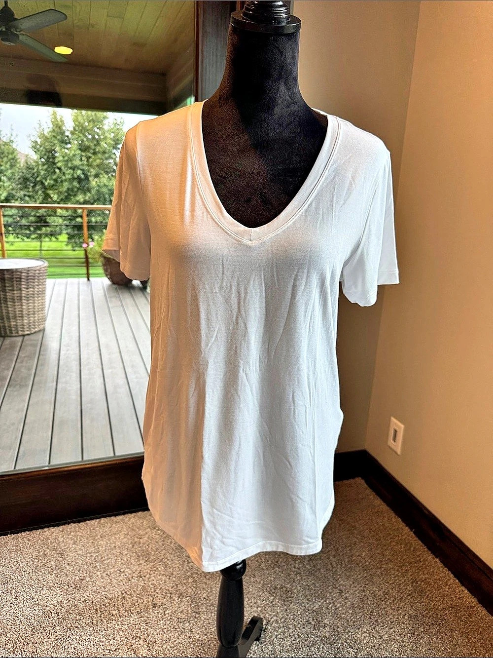 Athleta Scoop V-Neck Tee White Women's Medium